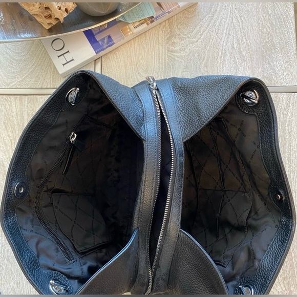 Authentic Michael Kors purse. - Picture 4 of 6